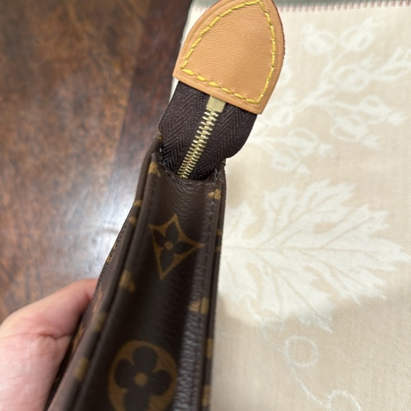 Authentic Monogram Toiletry Pouch on chain insert. Microchipped! Toiletry 15 - Picture 14 of 17